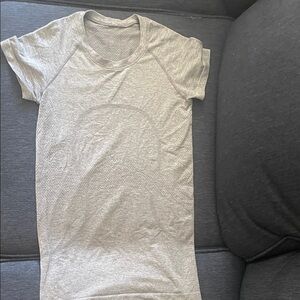 Lululemon Athletica Gray Short Sleeve Tee
